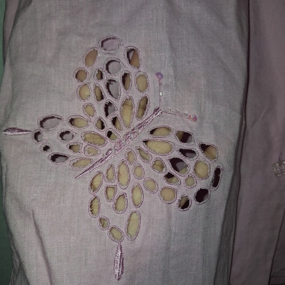Quacker Factory Medium Linen Cotton Butterfly Cutout Sequin Long Sleeve Top - Picture 5 of 10